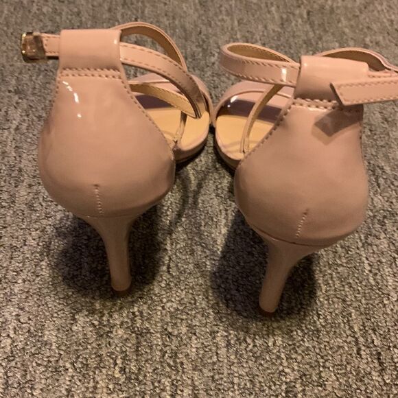 EUC Thalia Sodi beige heel sandals! Size 6 - Picture 4 of 7